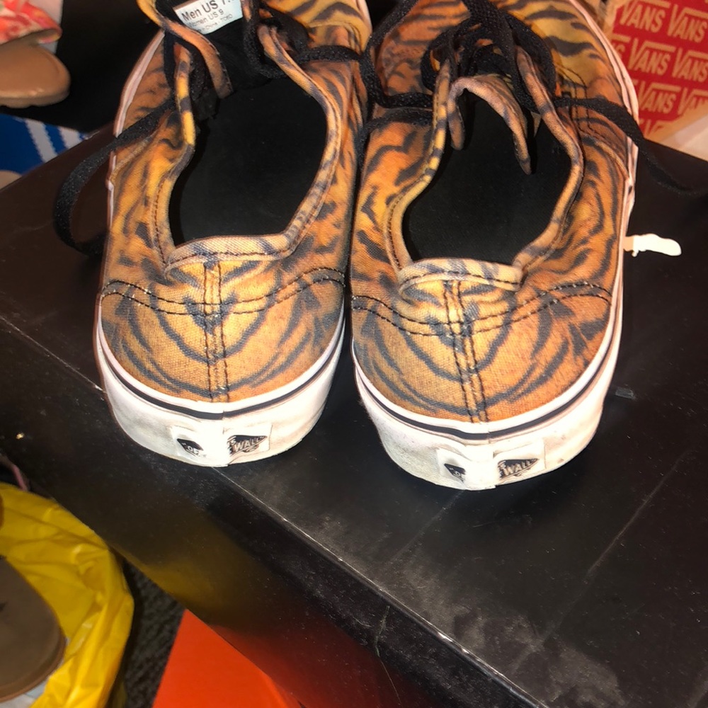 Vans - Picture 3 of 3